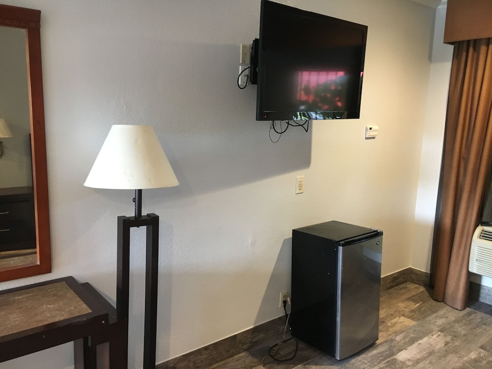 Bellflower Travel Inn