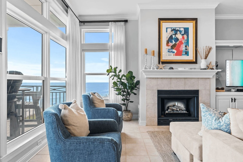 Grovey by the Sea by Avantstay Oceanfront, Private Beach, Pool Access
