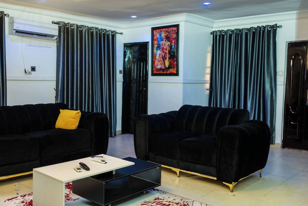 2 Bedroom Luxury Apartment With Pool -24hrs Power -ps4