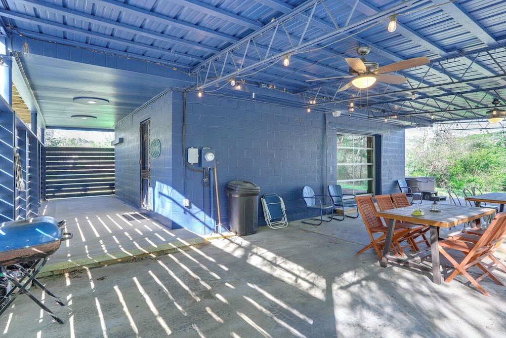 8 Mi to Ozark Folk Center: Home w/ Hot Tub & Deck