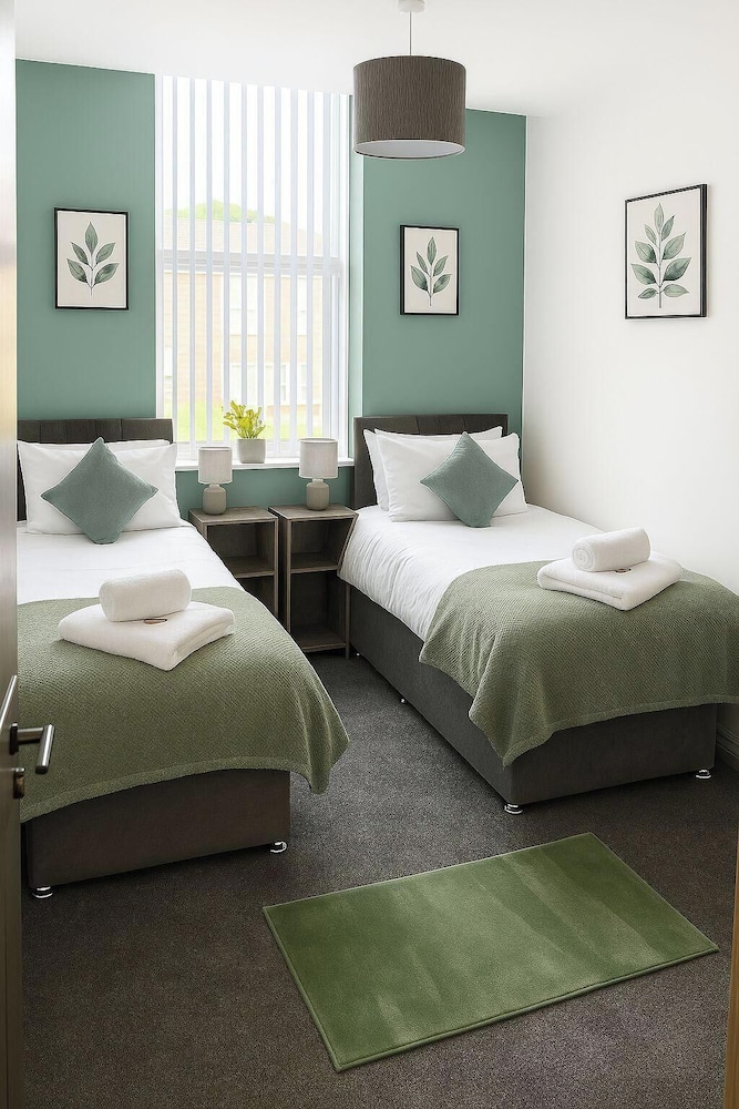 2 Bed Flat - Sleeps 5 - Parking - Wifi