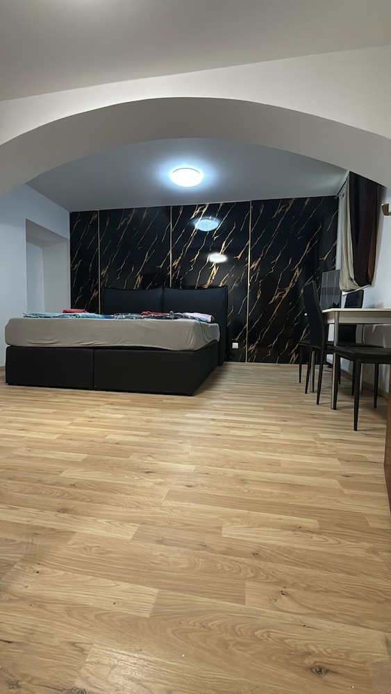 Cozy 1BR Plus LR Near Amusement Park