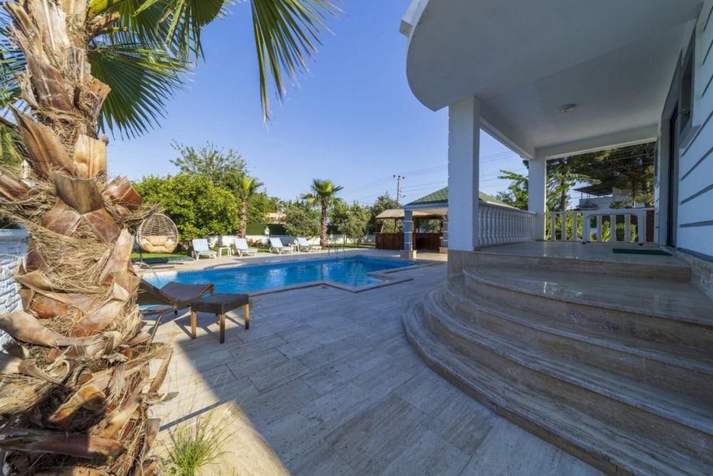 Marvelous Conservative Villa in Muratpasa