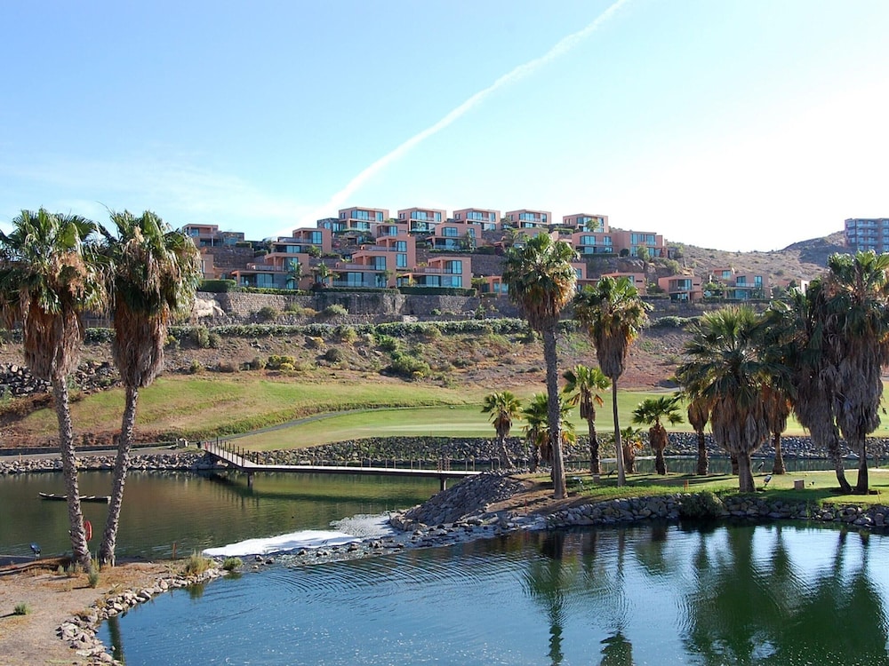 Villa With Private Pool in the Golf Resort