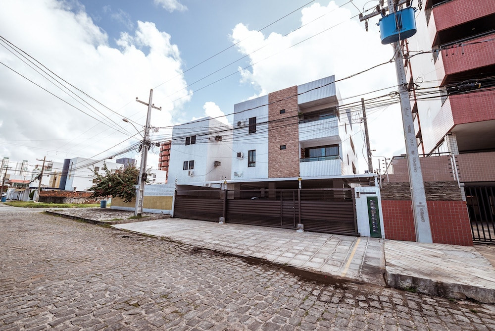 Apartamento com Garagem a 200m da Praia do Bessa