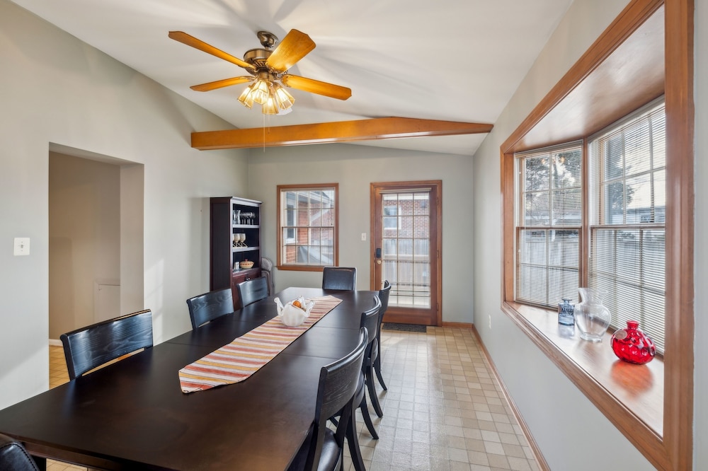 Uline Hospitality 4 Bedroom Home