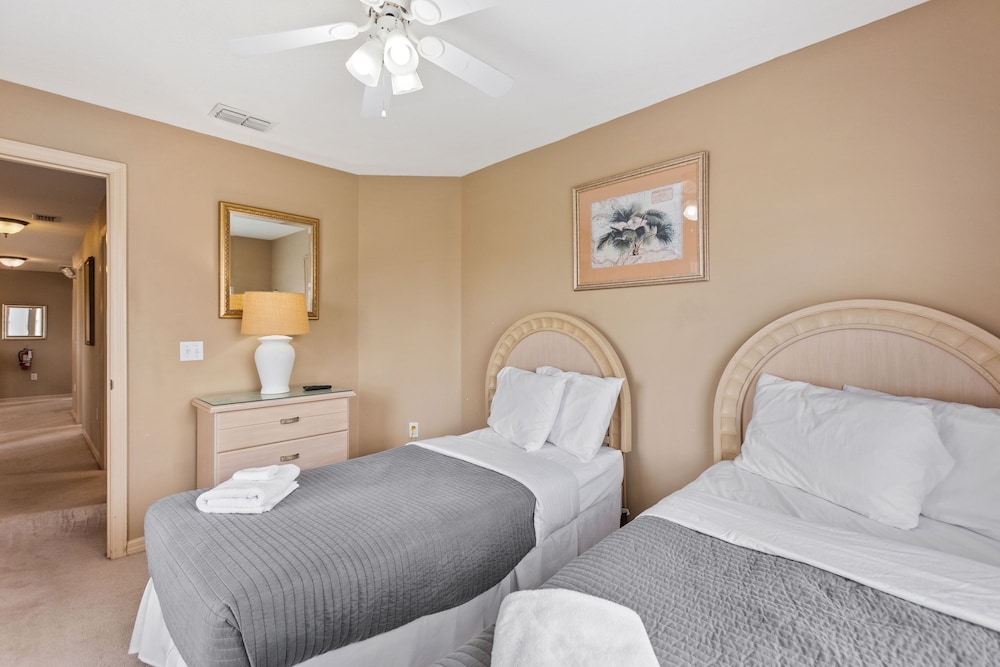 6 Bed, 2 Suites, Pool, Spa, Games Room #800 6 Bedroom Villa view 5