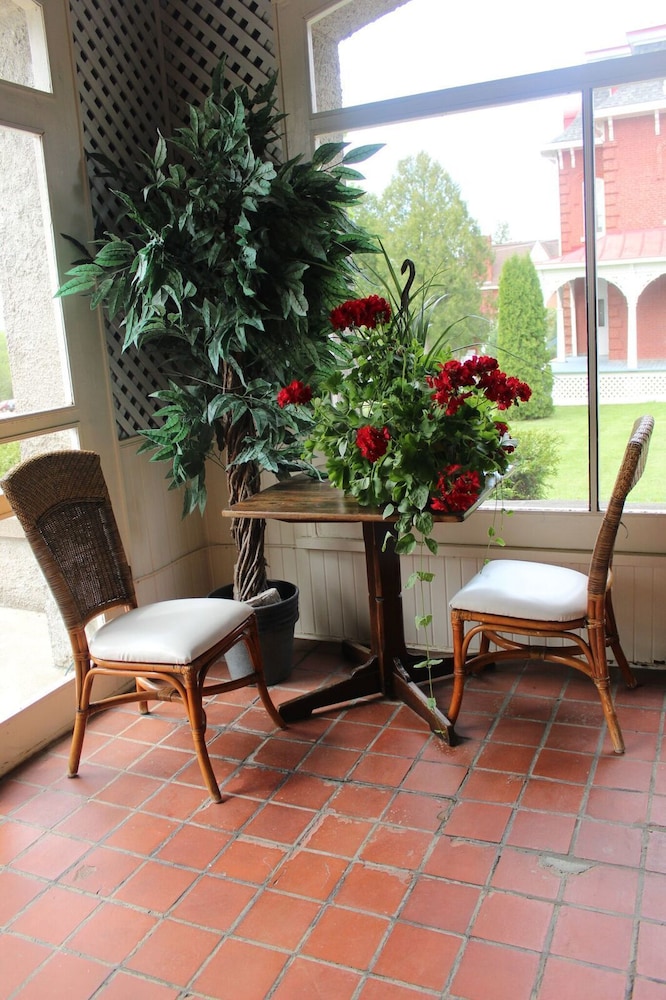 Grey Gables Inn