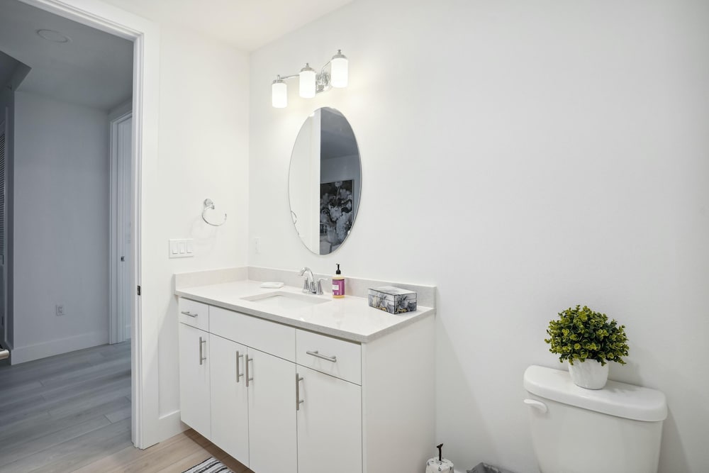 The Harbor Condo 305 - Premier