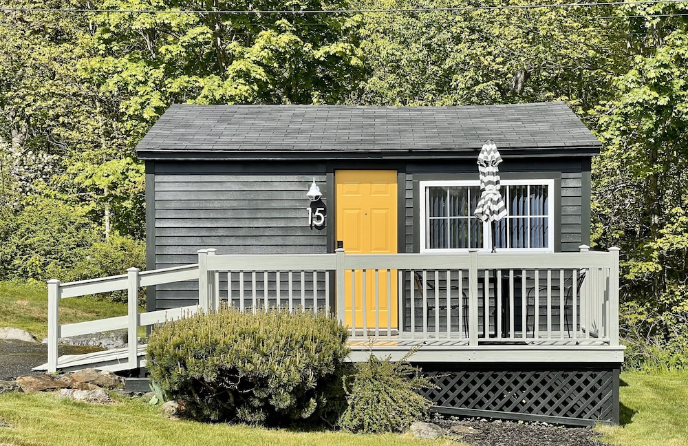 Seascape Motel & Cottages