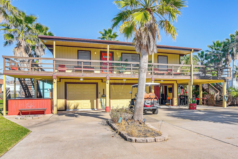 Private Pool, Deck & Patio: Galveston Oasis!