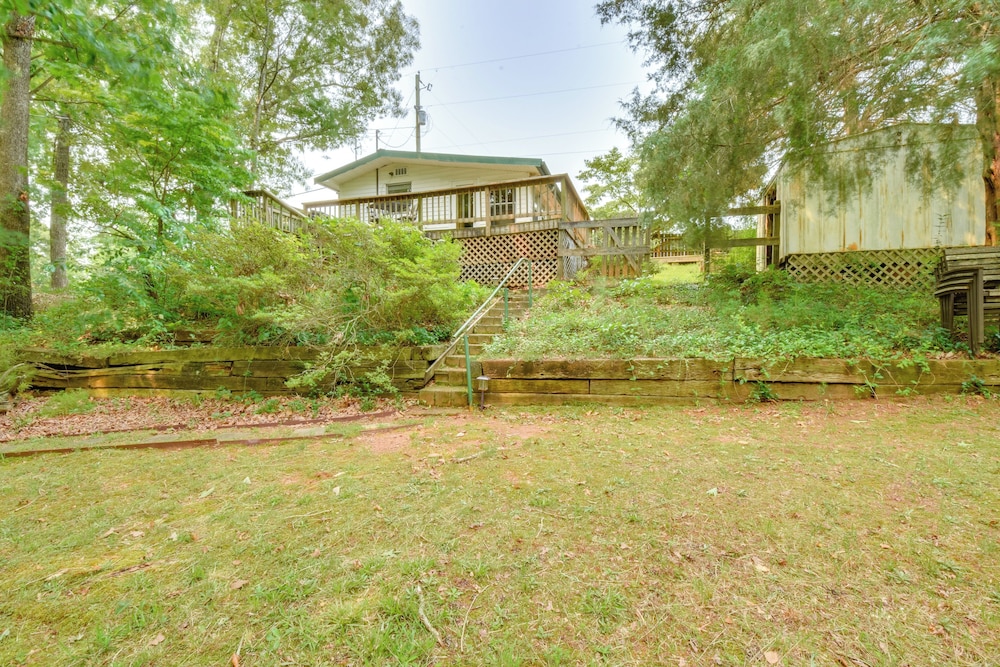 Waterfront Cabin w/ Private Dock on Lake Hartwell!
