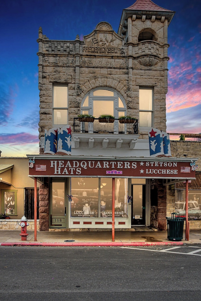 The Bank on Main St - Historic Luxury Suite W/rooftop Deck Overlooking Main Street
