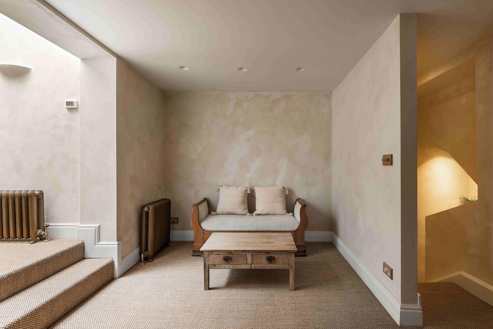Chantry House With Free Parking By My Getaways