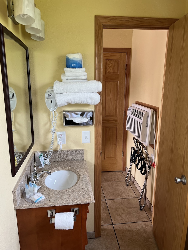 All Star Inn & Suites
