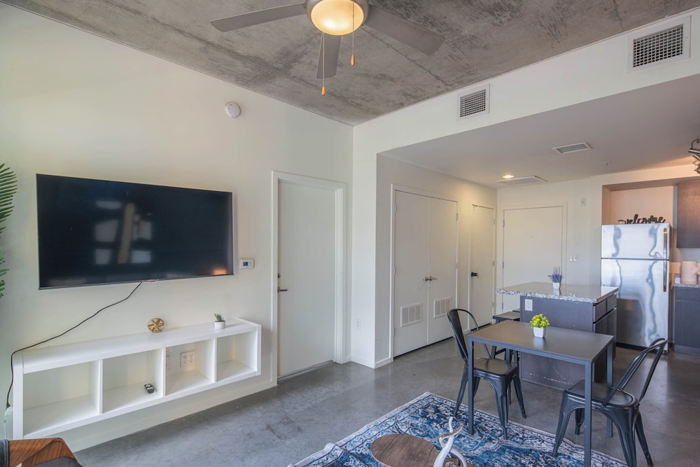 ROVE LIVING/KL - Roosevelt Point