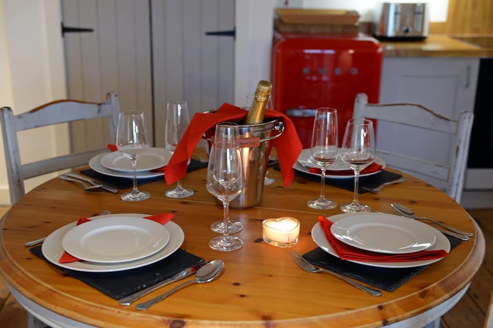 The Cwtch - Luxury Cottage Sea Views Pet Friendly view 2