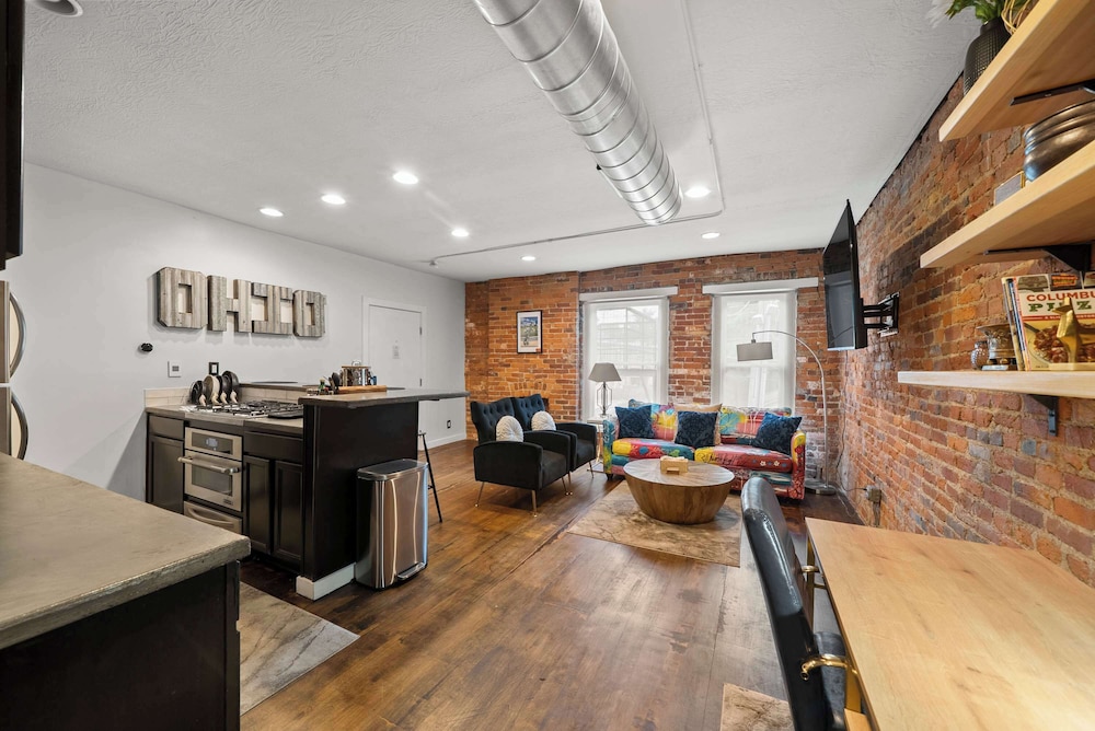 Short North Lounge Stay for 2