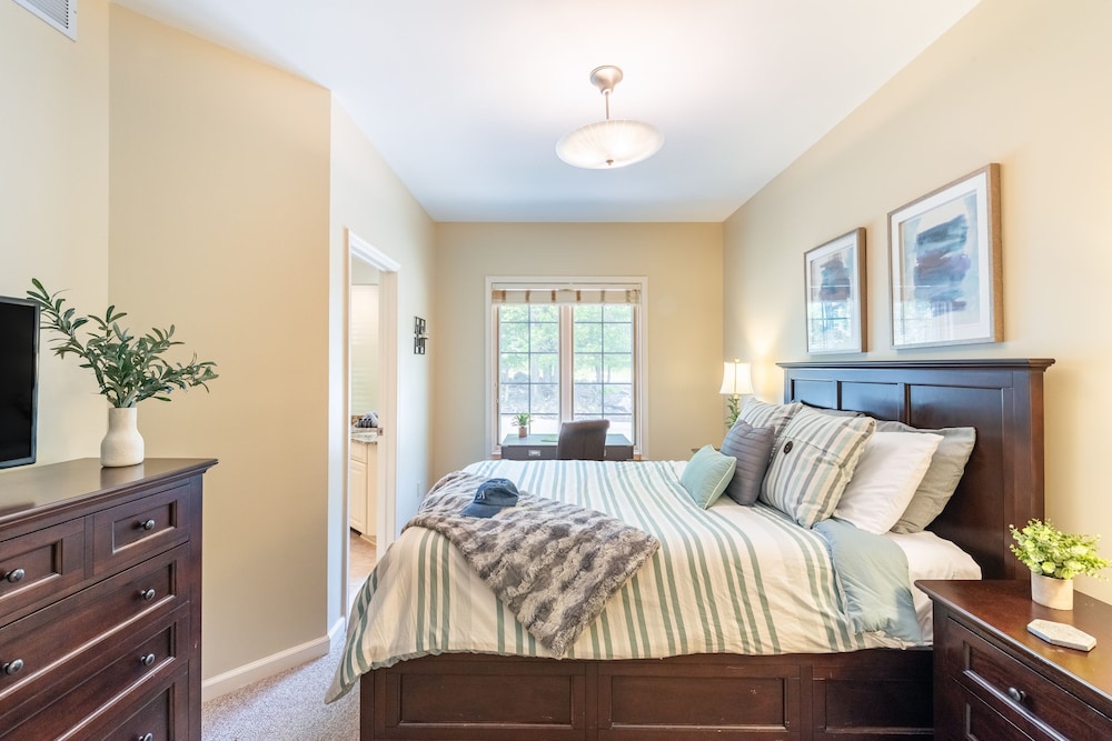 Highland Hideaway by Avantstay Group Poconos Retreat w Patio Game Room