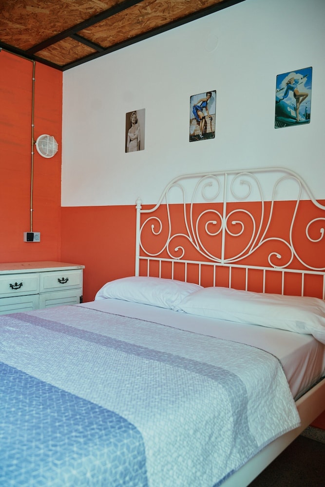 LOFT HOSTAL Group 53