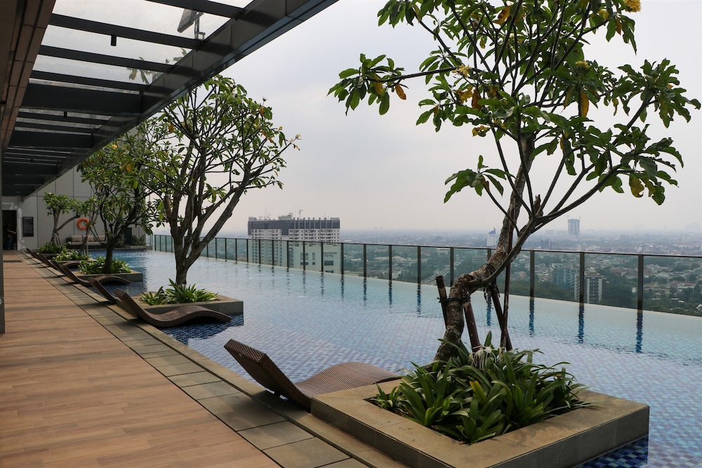 Nice And Elegant 1Br Apartment At Arumaya Residence