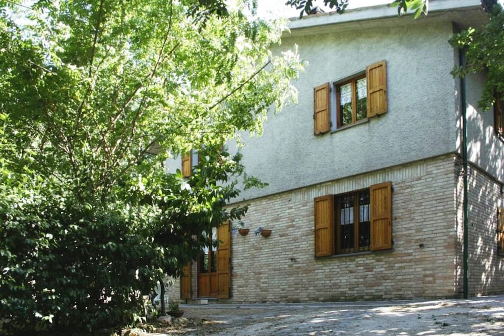 Farmhouse in Fano With Pool & Adriatic Views