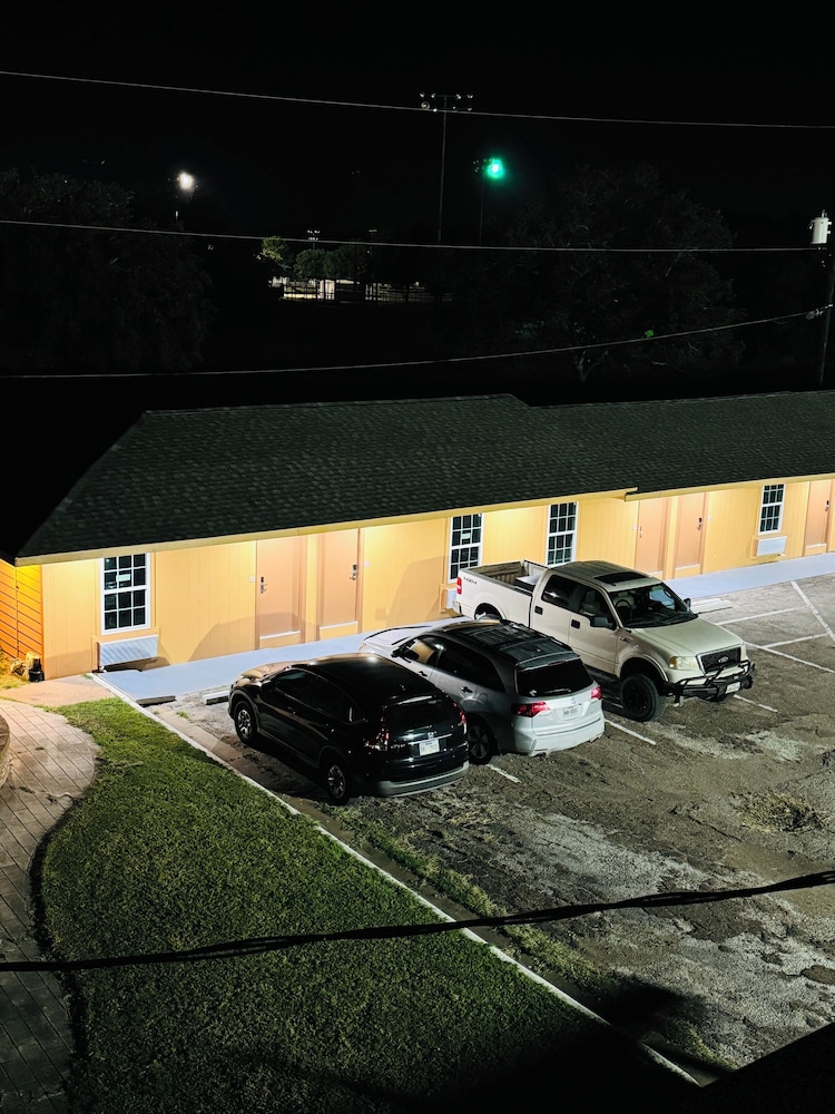 EXPRESS INN & SUITES view 4