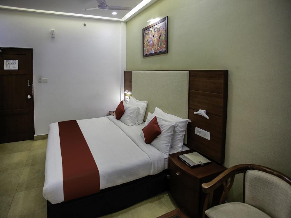 OYO 26692 Alankar Elite Inns view 4