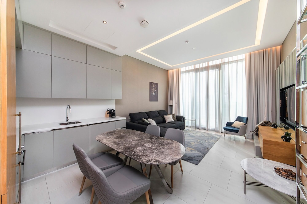 Sky Premium 1BR Duplex with city view