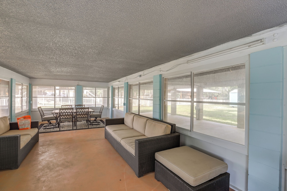 Suwannee River Retreat: Dock & Screened Porch!