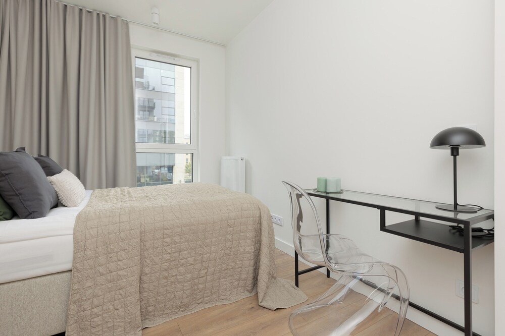 Warsaw Domaniewska by Renters Prestige view 4