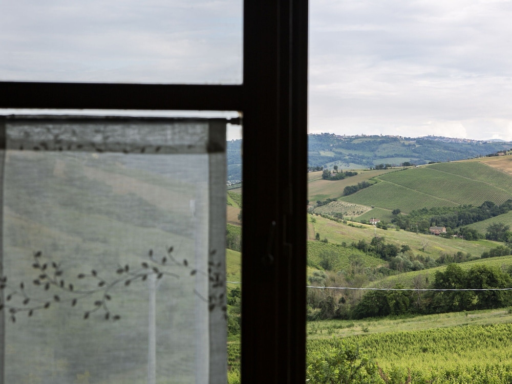 Farmhouse in Marche With Pool & Wine Tours