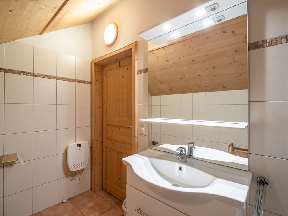 Wooden Chalet in Styria near Kreischberg Ski Area