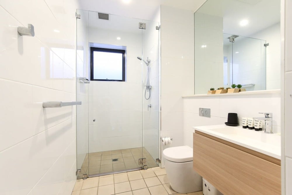 Gorgeous 2-bed Apartment By Shops