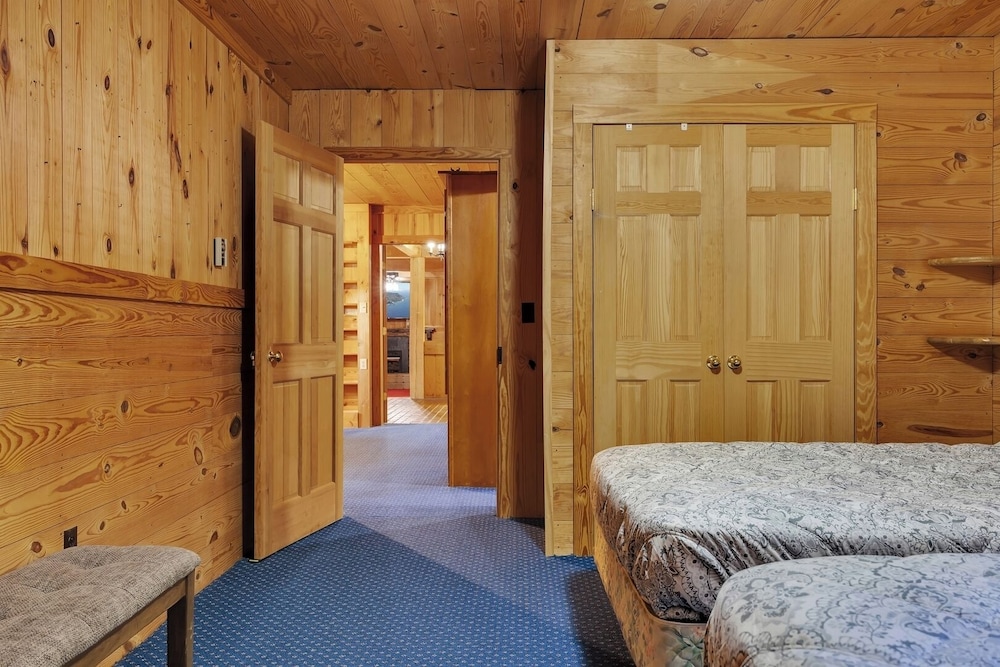 Pet-friendly 3BR Lake House Firepit + Pier