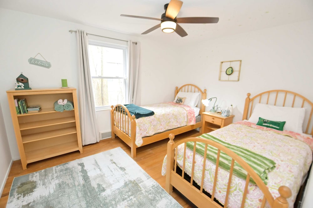 3 Bedroom 2 Bath Home Close to ND w Fire pit 1155