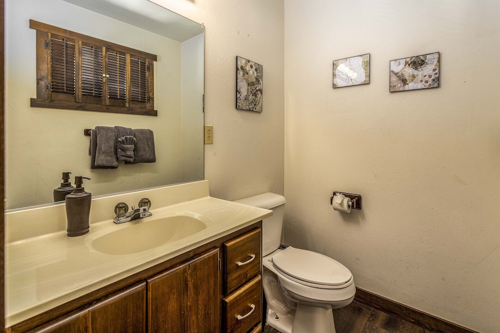 1 Mi to Slopes: Big Bear Ski Haven w/ Hot Tub