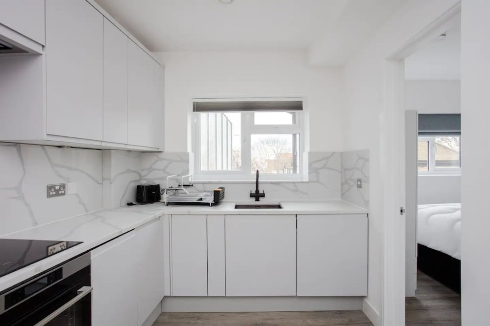 Designer 2 Bedroom Apartment in West London