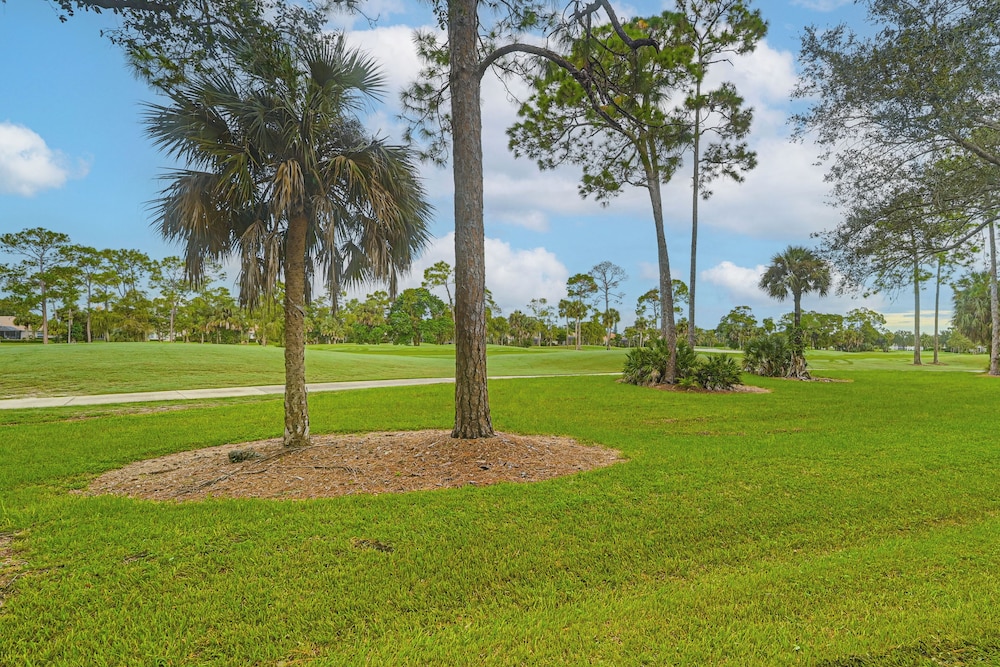 Golf, Swim & Relax! Condo 8 Mi to Dtwn Naples