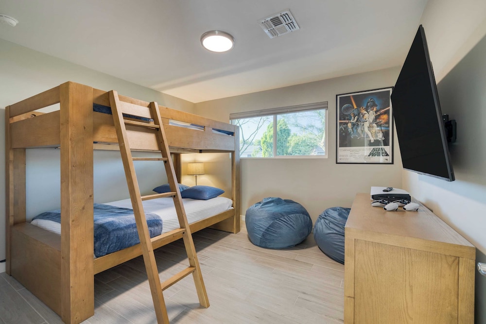 Near Camelback Mtn, Old Town, Trails, Golf + Spas w/ Pool, Hot Tub Camelback Casa by Avantstay