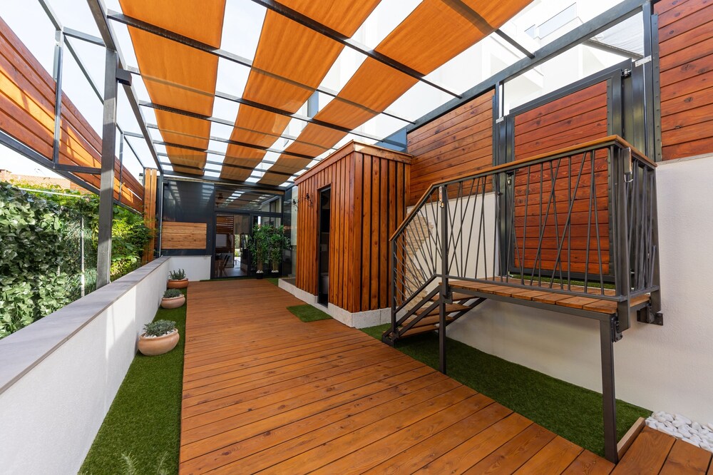 Orange Apartment - Okrug Gornji Seaside Retreat
