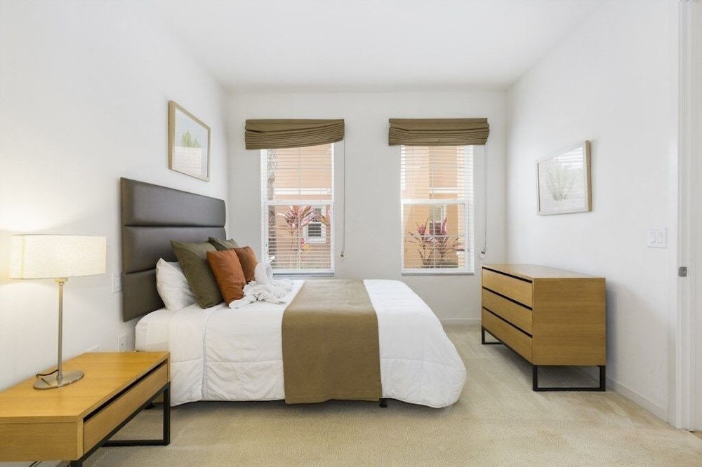 Regal Oaks Townhome: Pool, Hot Tub & Near Disney 3 Bedroom Townhouse