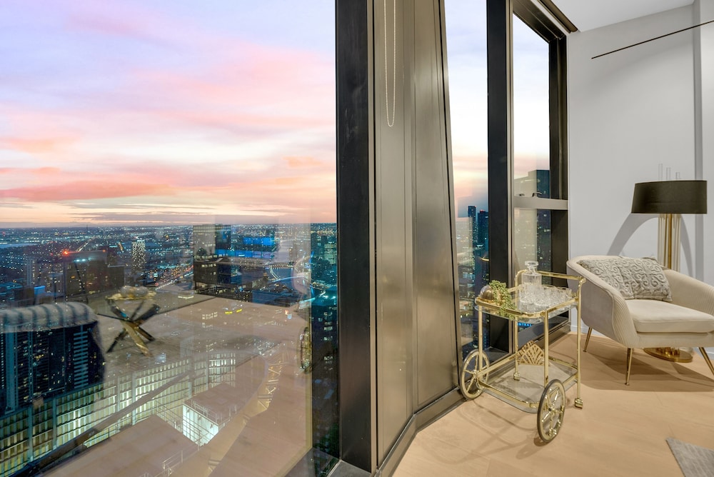 Melbourne Square Apartments