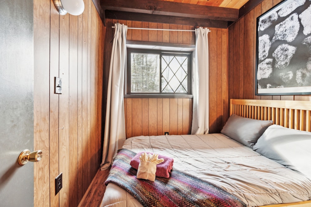 Charming Alpine Retreat Near Attitash Ski Mountain 3 Bedroom Chalet