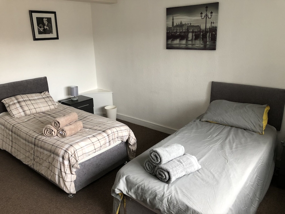 Lovely 2-bed Apartment in Solihull view 2