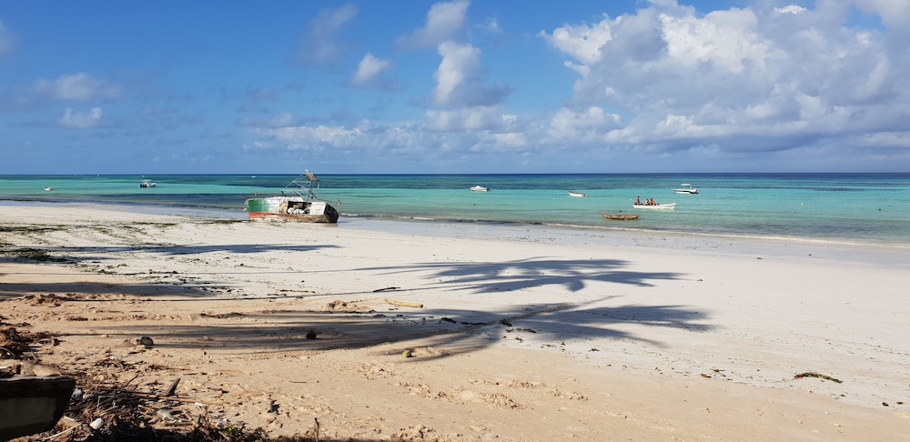 Ocean Breeze Lodge