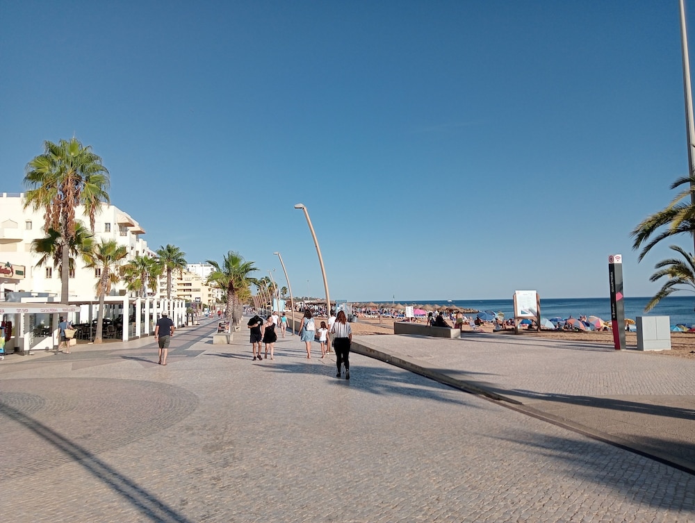 Front Beach Quarteira Ground Floor Girassol Studio