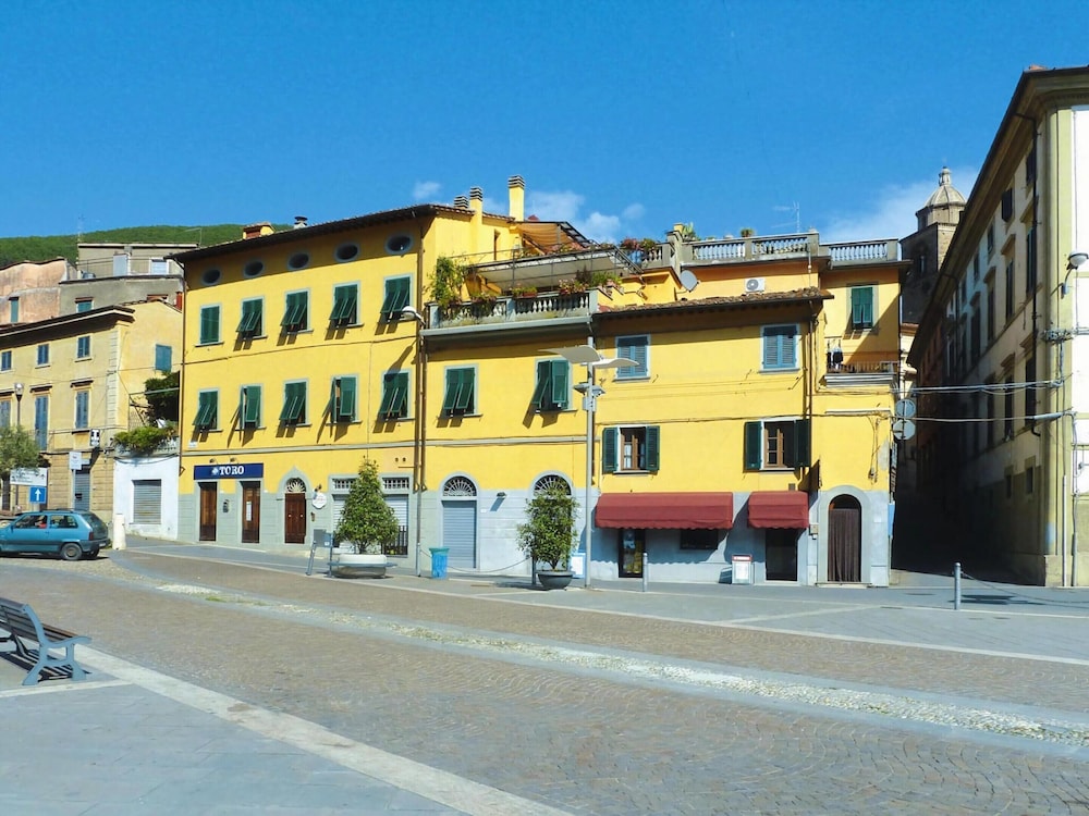 Estate in Monte Serra With Panoramic Views