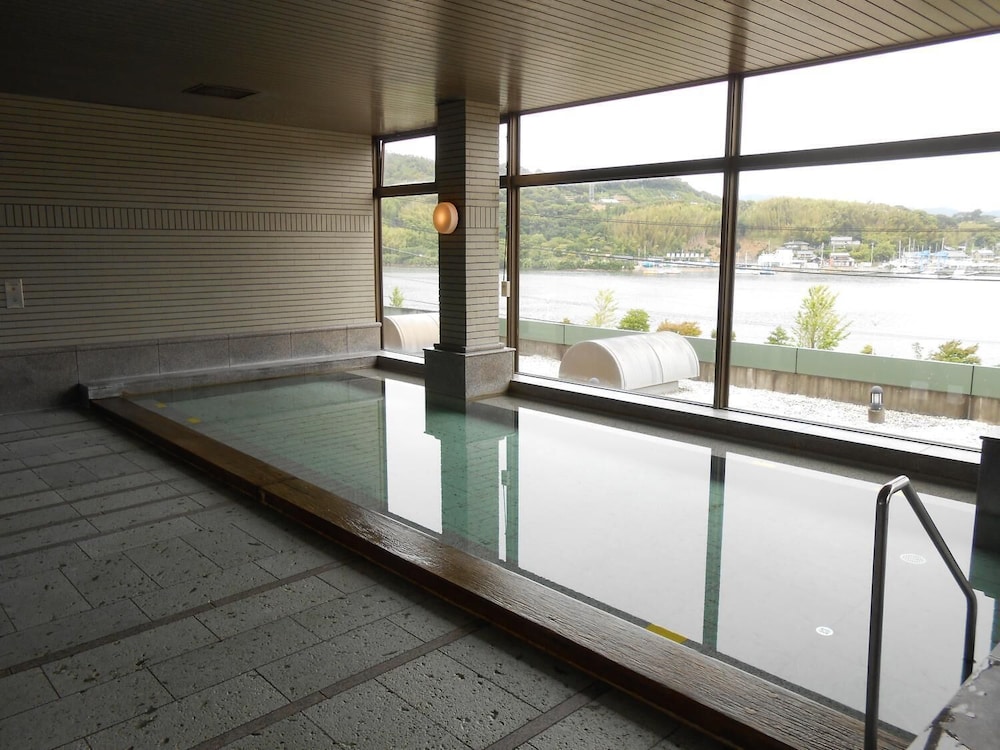 Hamanako Wan Wan Paradise Hotel