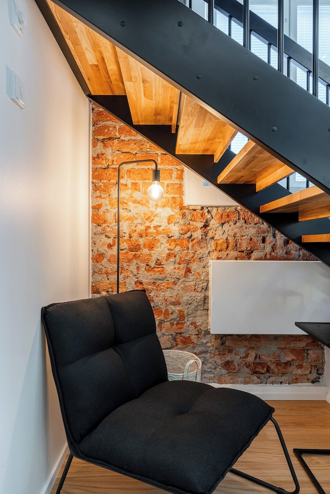 Stylish Loft next to City Center & Lake Pyhäjärvi